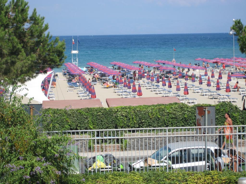 B&B Baia Delle Sirene Giardini Naxos Quarto foto